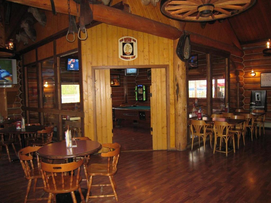 Cariboo Lodge Clinton Exterior photo